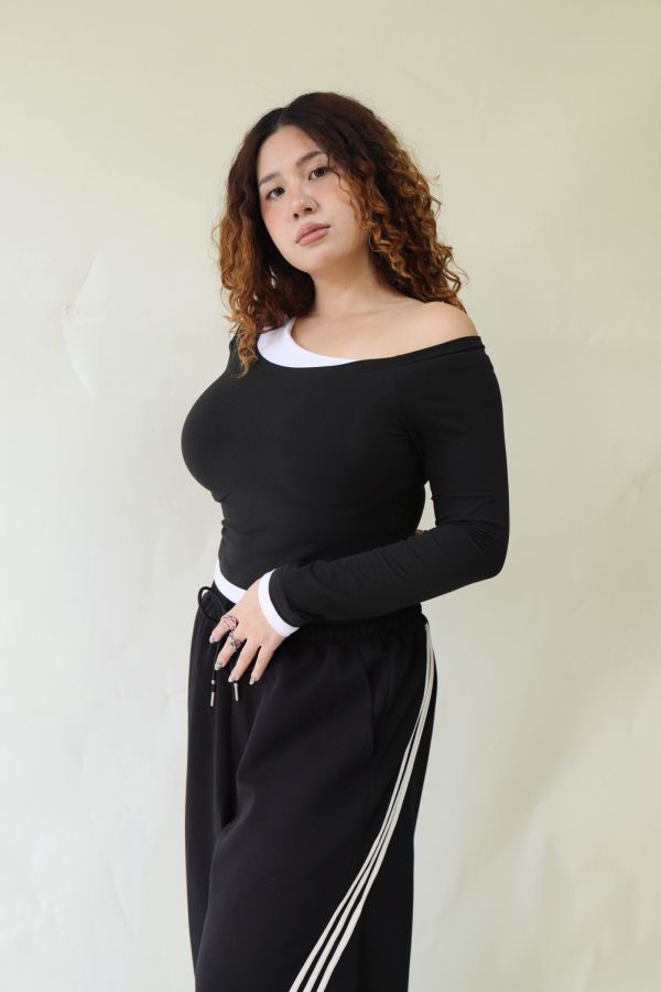 撞色斜肩修身上衣 