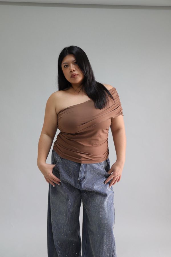 單肩不規則收腰上衣 