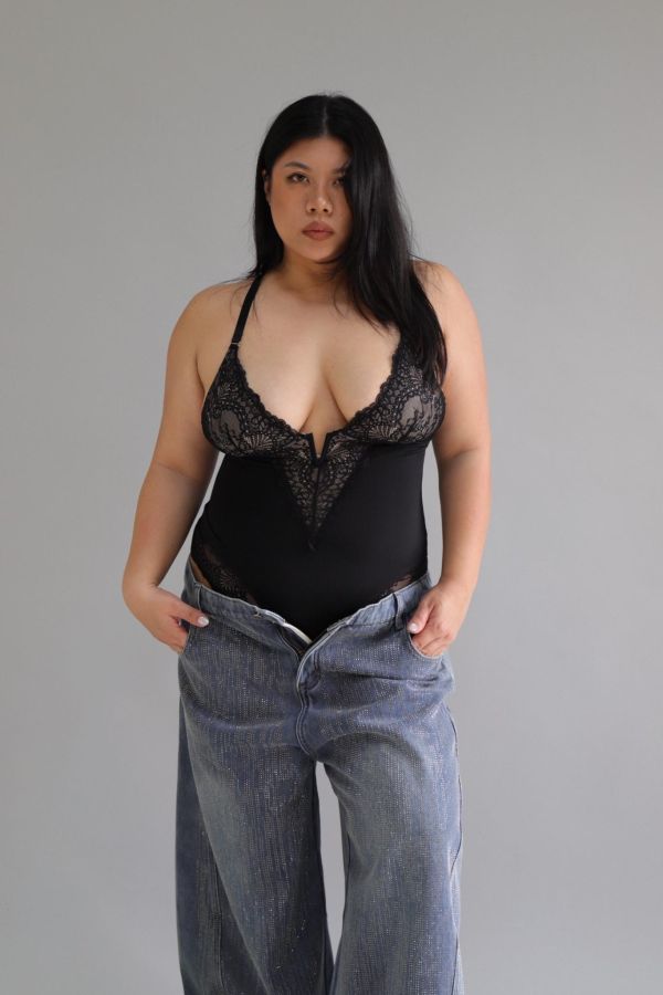 收肉蕾絲BODYSUIT 