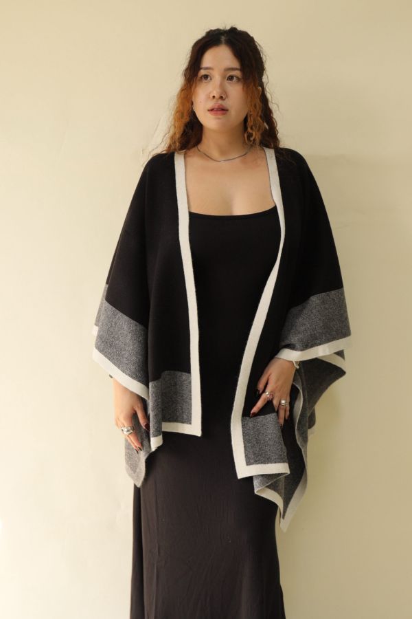 【 EASE 】老錢風針織撞色斗篷披肩 (黑) 