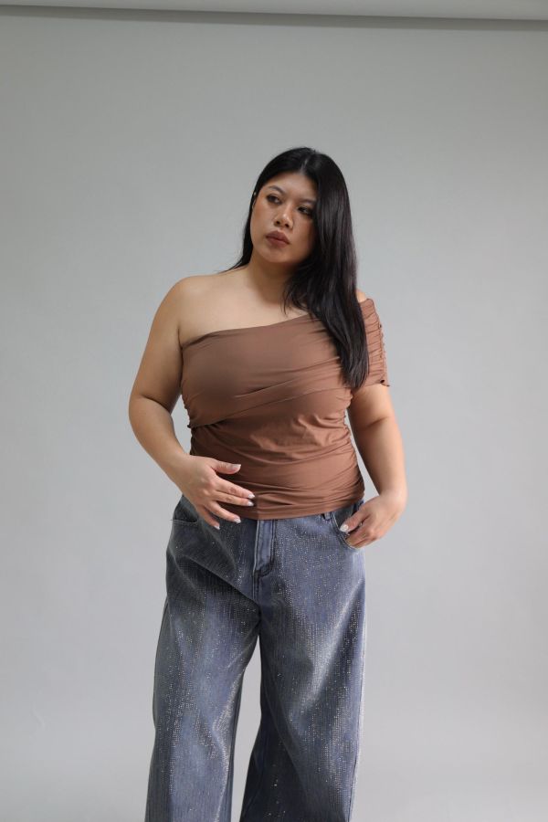 單肩不規則收腰上衣 