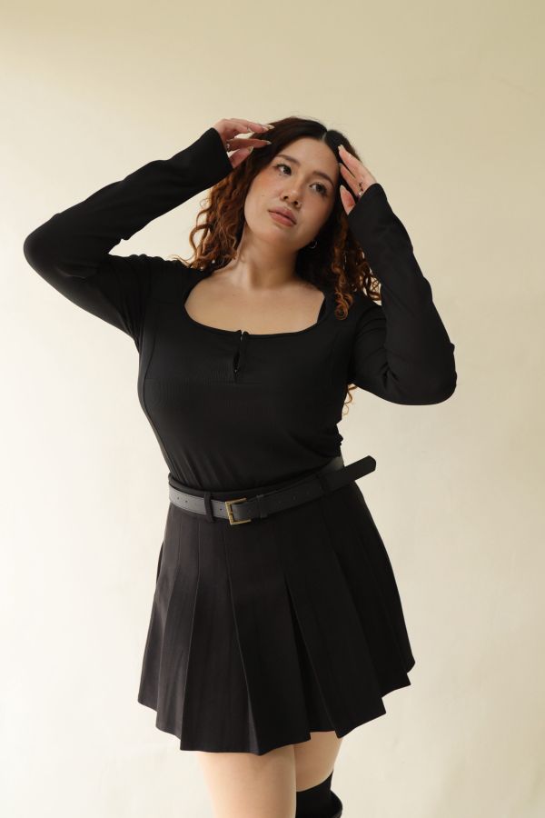 鎖骨辣妹請買方領合身上衣 