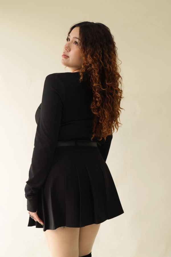 鎖骨辣妹請買方領合身上衣 