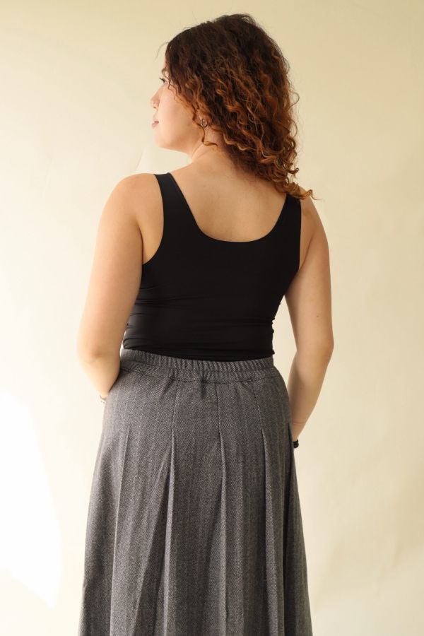 寬肩磨毛波浪邊帶杯背心 