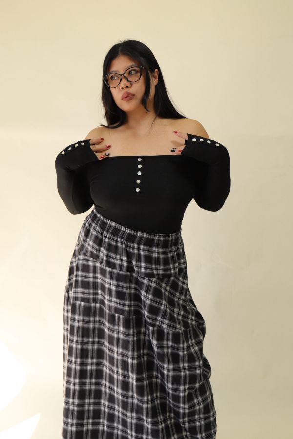 假排釦辣妹平口上衣 