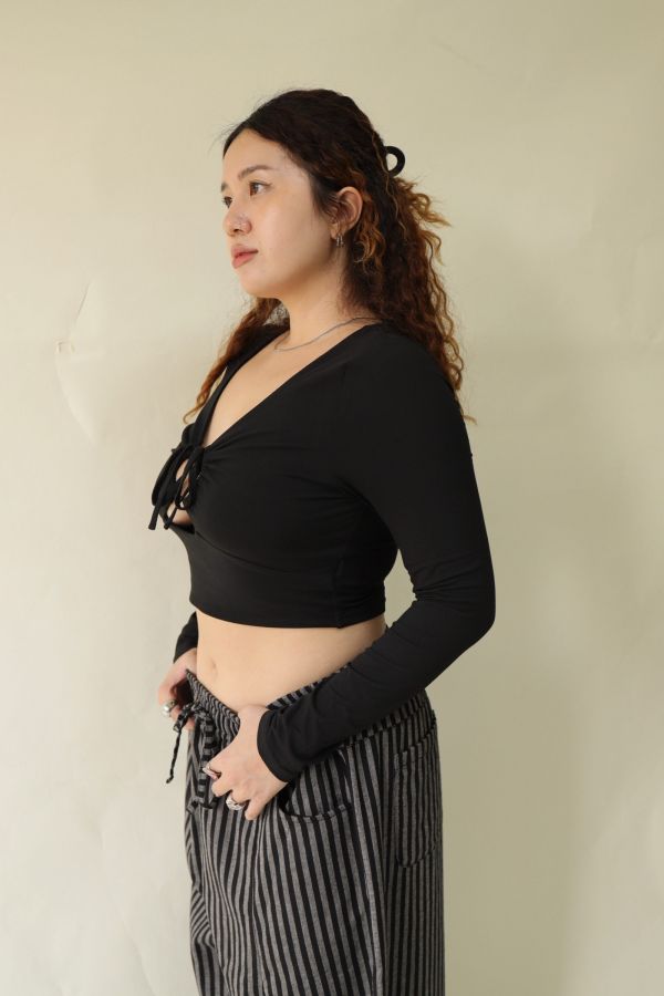 鏤空綁帶短版上衣 