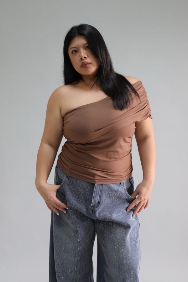 單肩不規則收腰上衣 