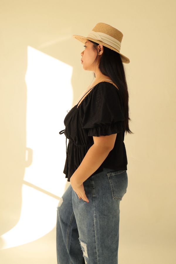 雕花荷葉邊短袖上衣 