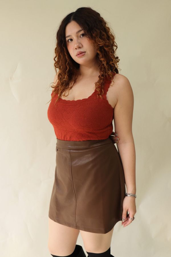 寬肩磨毛波浪邊帶杯背心 