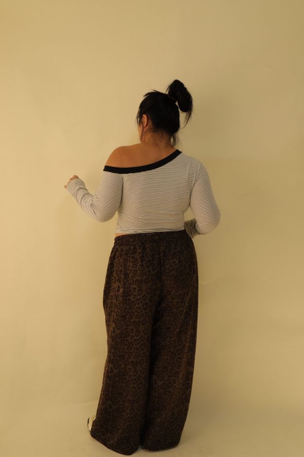 【EASE】桃皮絨抽繩豹紋褲 