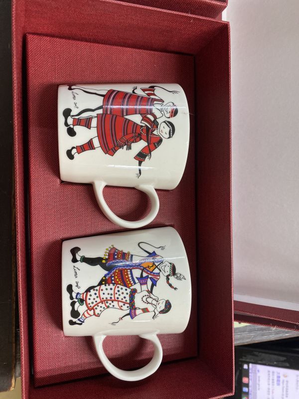 涂嘉琳購2組馬克杯 