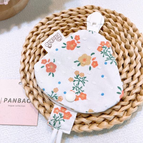 PANBAO手作-蜜橘花園 / 圍兜 / 奶嘴鍊/ 平安符袋 寶寶圍兜推薦｜PANBAO手作｜手作圍兜｜嬰兒圍兜・彌月禮盒