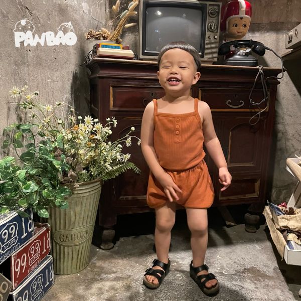 華夫格居家空調套裝 童裝店,童裝,寶寶穿搭,育兒日常,寶寶衣服,寶寶選物,寶寶穿搭日記,兒童時尚穿搭,育兒生活,男女童裝,兒童包屁衣,兒童ootd,兒童連身褲,包屁衣,兒童居家服,華夫格套裝