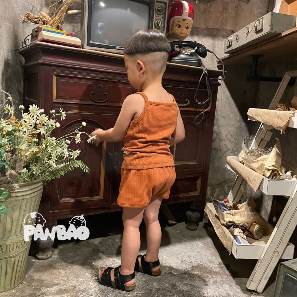 華夫格居家空調套裝 童裝店,童裝,寶寶穿搭,育兒日常,寶寶衣服,寶寶選物,寶寶穿搭日記,兒童時尚穿搭,育兒生活,男女童裝,兒童包屁衣,兒童ootd,兒童連身褲,包屁衣,兒童居家服,華夫格套裝