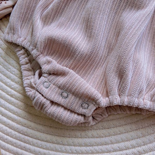 女寶寶燈芯絨包屁衣 