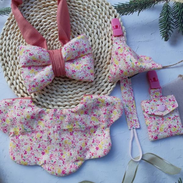 浪漫小花彌月套組 寶寶兜兜 口水巾 圍兜兜 小花兜 PANBAO