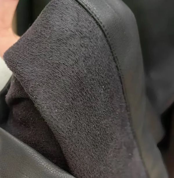 內絨直筒柔軟又浪漫皮褲 