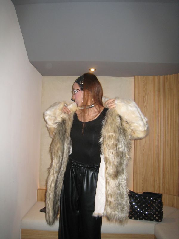 療癒杏色皮草拼接大衣 