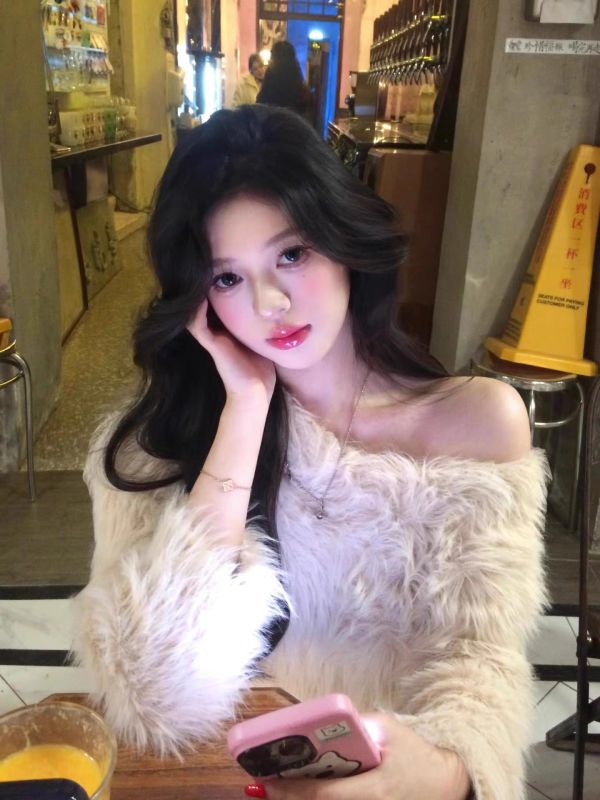 韓版斜肩水貂毛毛衣 