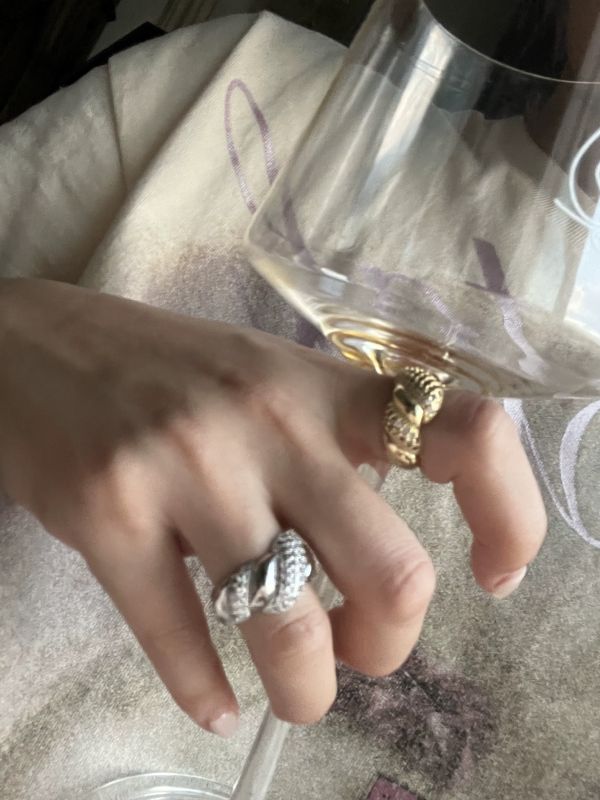巴賽隆納高級感戒指區 