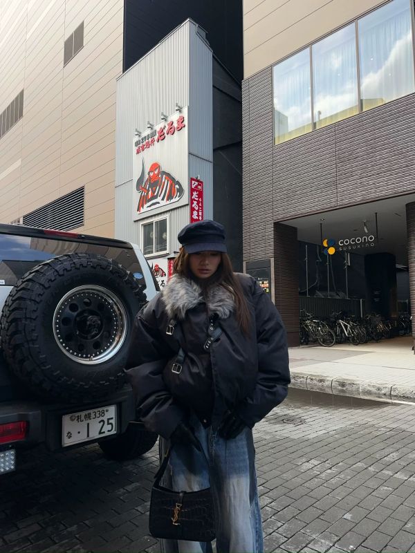 輕盈俐落毛領外套 