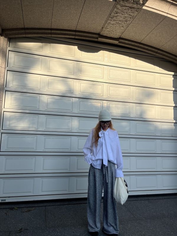 Ｍiss Emily lives in London. 