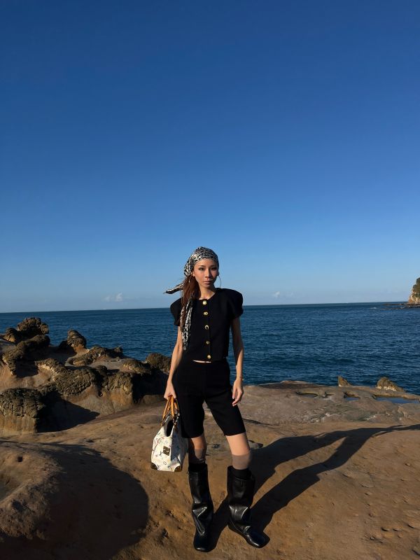 浮雕金屬釦時髦套裝 