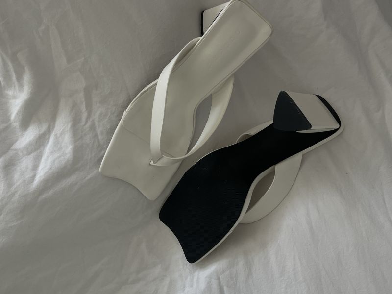 摩登夾腳低跟涼鞋/腿套襪 