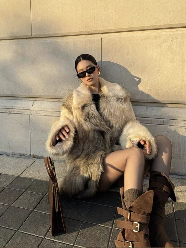 療癒杏色皮草拼接大衣 