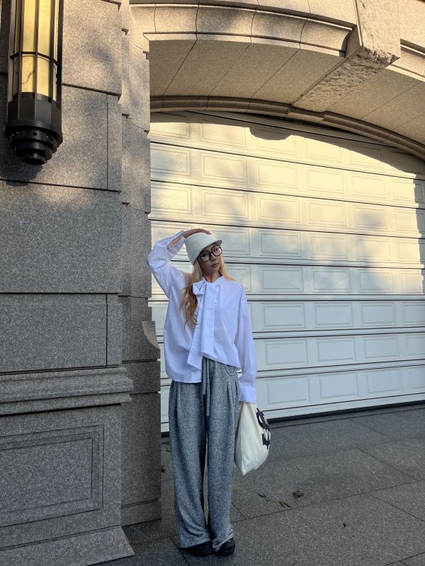 Ｍiss Emily lives in London. 
