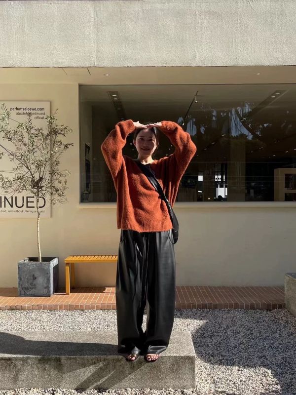 內絨直筒柔軟又浪漫皮褲 