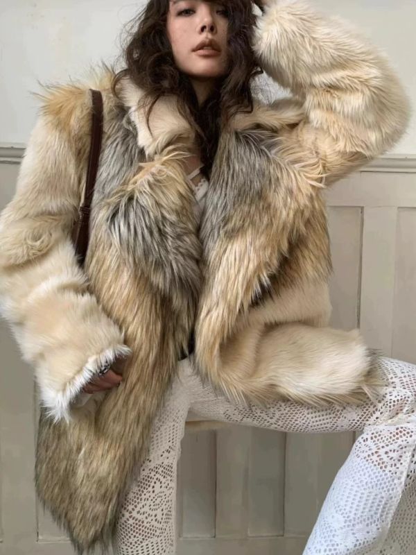 療癒杏色皮草拼接大衣 