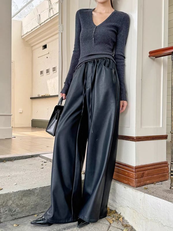 內絨直筒柔軟又浪漫皮褲 