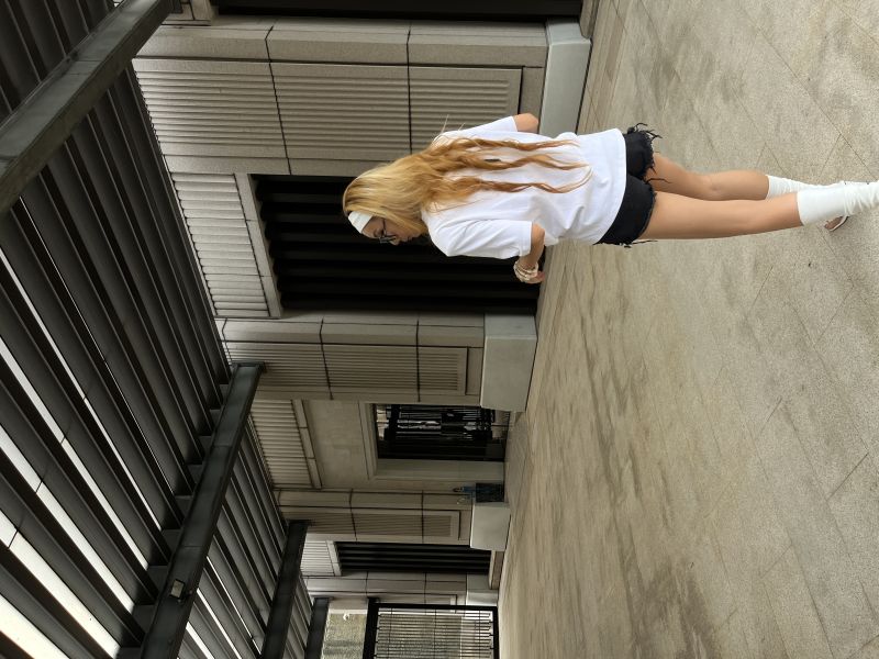 高腰毛邊超顯腿細牛仔短褲 