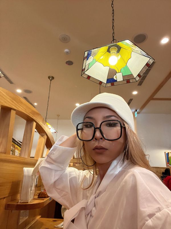素顏瘦小臉方型眼鏡 