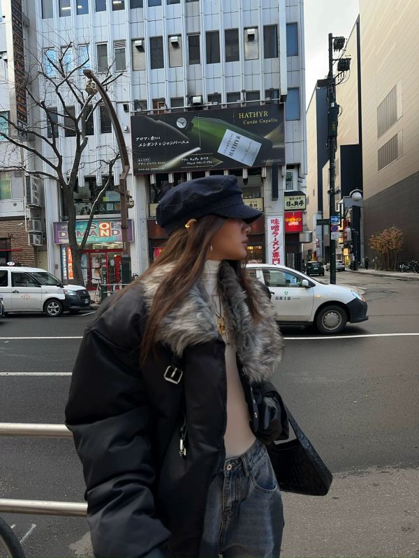 輕盈俐落毛領外套 
