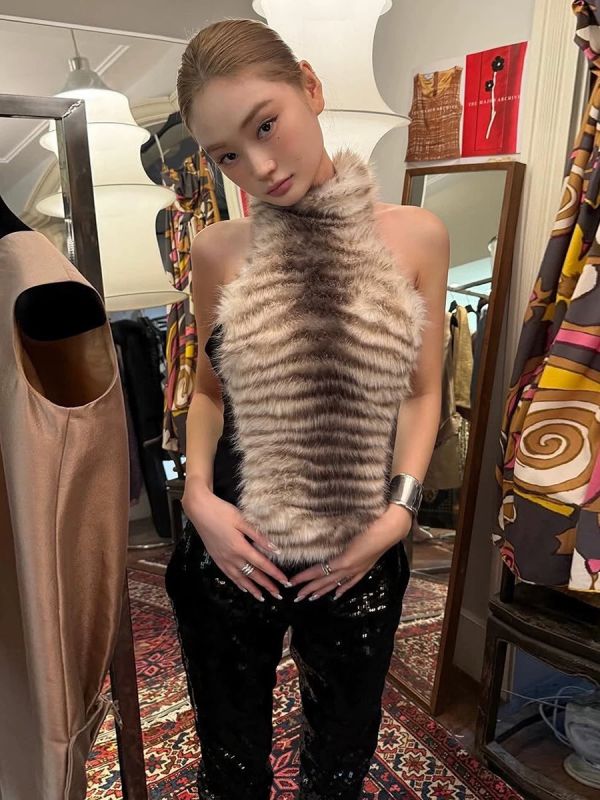 露背質感毛毛動物紋上衣 