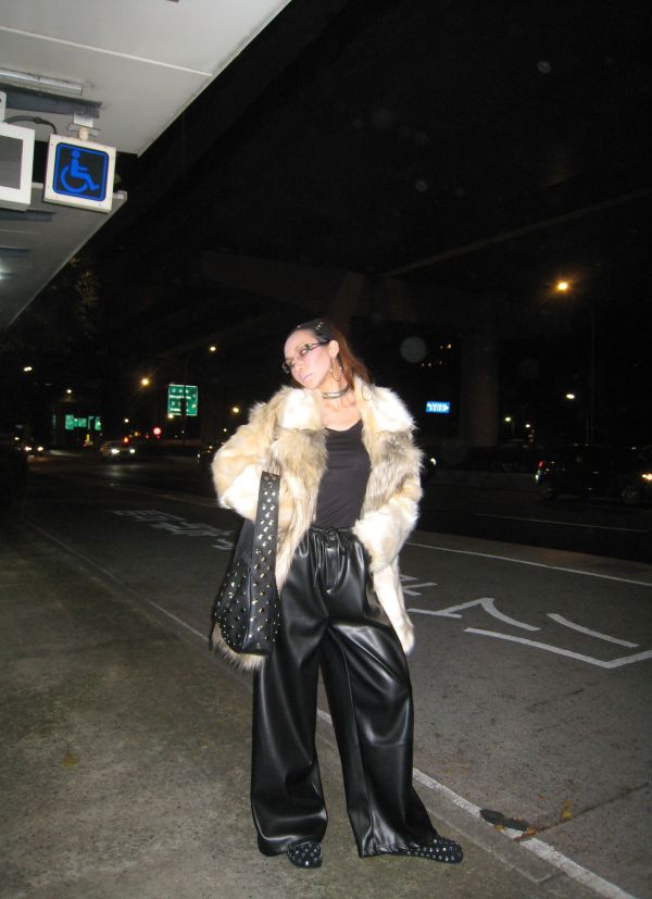 內絨直筒柔軟又浪漫皮褲 