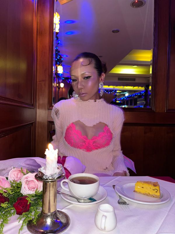 蕾絲螢光粉粉內衣 