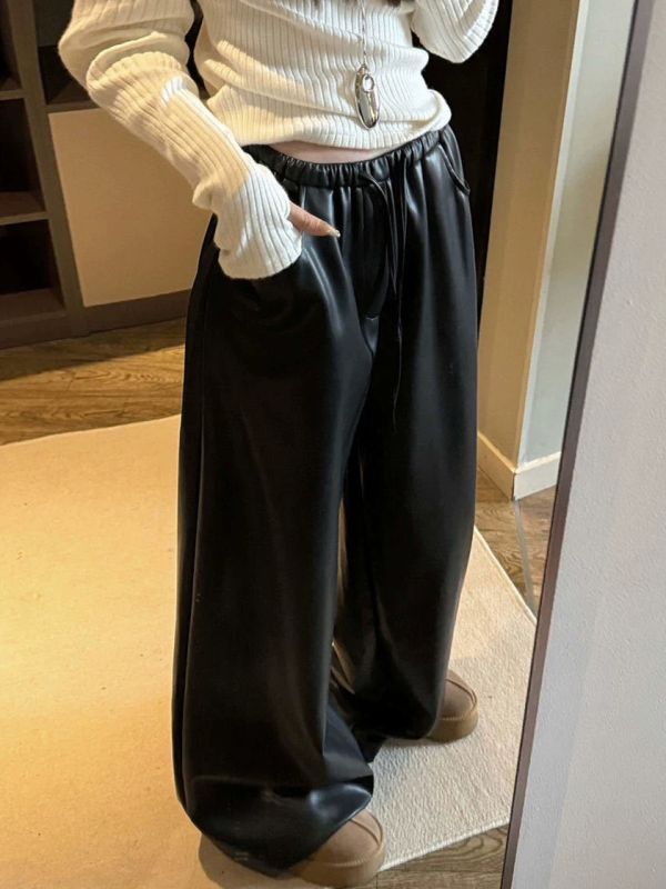 內絨直筒柔軟又浪漫皮褲 