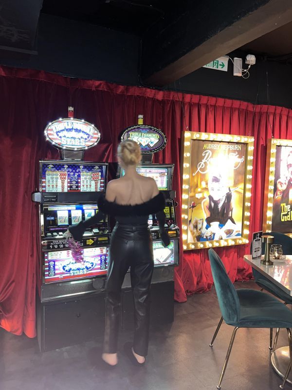 超好版型內絨皮褲 