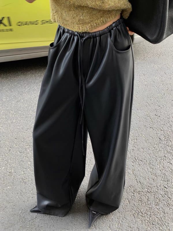 內絨直筒柔軟又浪漫皮褲 