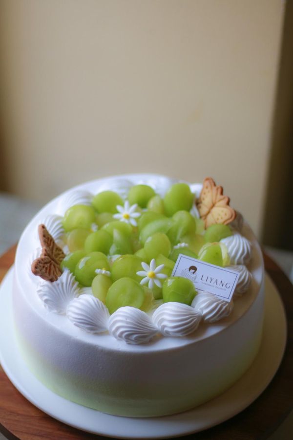 夢蝶葡萄八吋鮮奶油蛋糕 