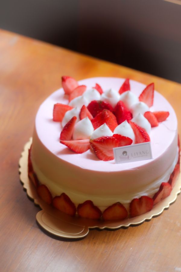 草莓鮮奶油蛋糕（八吋） 