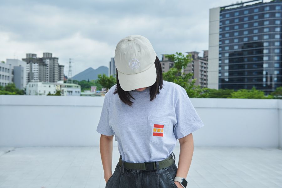 四食五号早餐店 睡好睡飽 吃好吃飽創意口袋t-shirt 大人小孩皆宜 