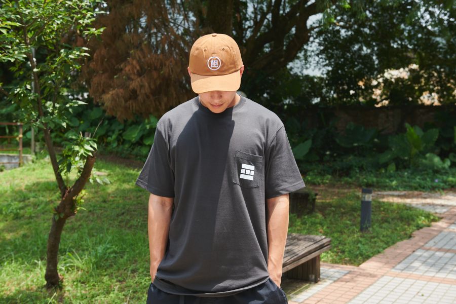 四食五号早餐店 睡好睡飽 吃好吃飽創意口袋t-shirt 大人小孩皆宜 