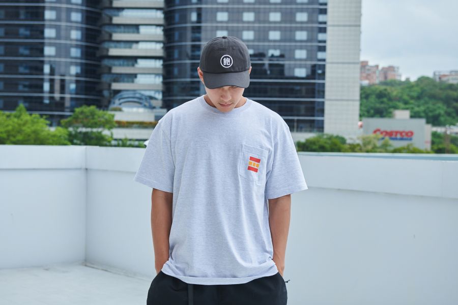 四食五号早餐店 睡好睡飽 吃好吃飽創意口袋t-shirt 大人小孩皆宜 