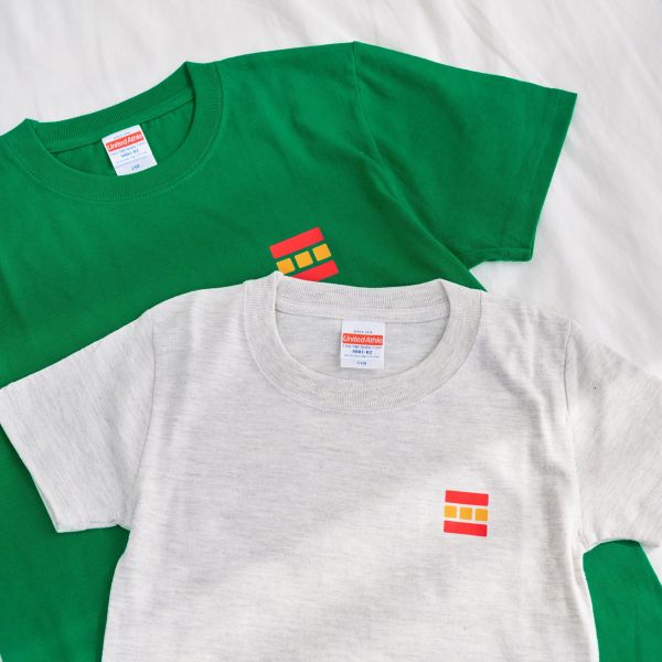 四食五号早餐店 好想睏好飽 創意口袋t-shirt 寬版 落肩款 兒童T 四食五号早餐店」帶來了一款充滿創意和舒適的「好想睏好飽」口袋T-shirt。