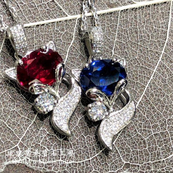 (狐狸吊墜）招桃花神器 美國莫桑石,莫桑鑽,女戒,鑽戒,鑽石,求婚,時尚,百搭,情人節,聖誕節,訂婚,情侶戒,禮物,紀念,週年,耳釘,耳掛,耳線,手鍊,母親節,父親節,尾戒,天然珍珠,黃鑽,藍鑽,客製珠寶,結婚戒指