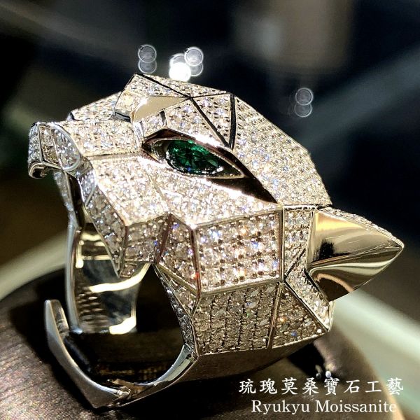 （美洲豹系列）正面豪鑲男戒 美國莫桑石,莫桑鑽,女戒,鑽戒,鑽石,求婚,時尚,百搭,情人節,聖誕節,訂婚,情侶戒,禮物,紀念,週年,耳釘,耳掛,耳線,手鍊,母親節,父親節,尾戒,天然珍珠,黃鑽,藍鑽,客製珠寶,結婚戒指
